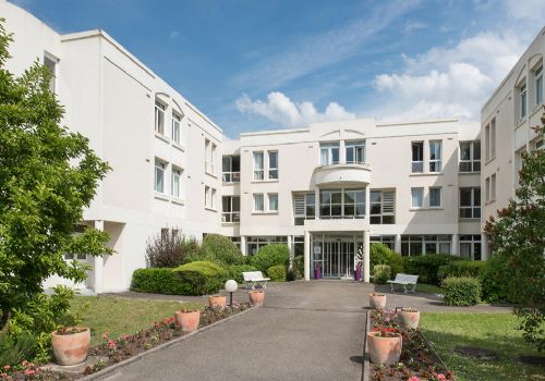 Grange des Prés un Ehpad exploité par Clariane à Lamorlaye