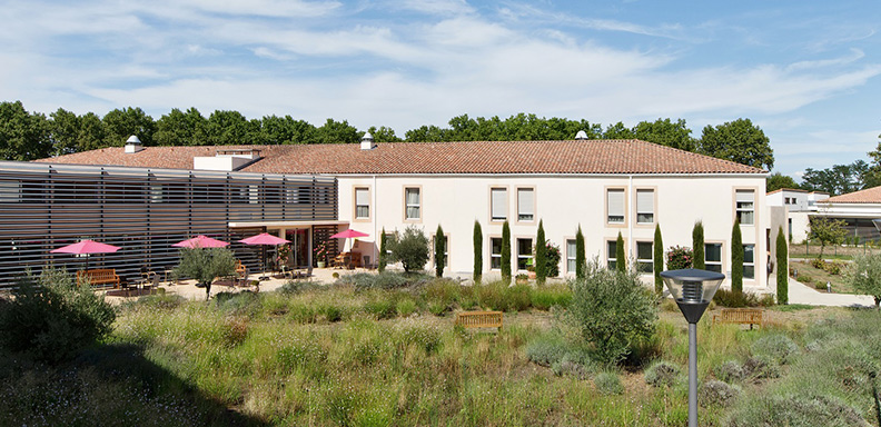 Résidence des Alpilles un Ehpad exploité par Colisee à Saint-Étienne-du-Grès