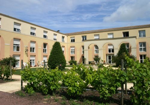 La Claire Fontaine un Ehpad exploité par Emeis à La Rochelle