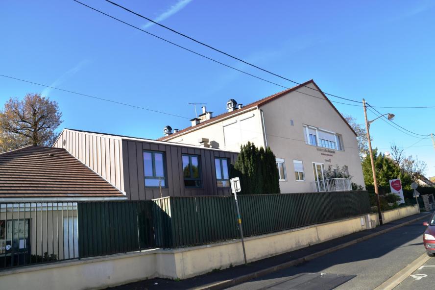 La Roseraie un Ehpad exploité par DomusVi à Viry-Châtillon 