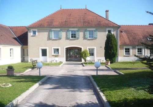 Le Cèdre un Ehpad exploité par Emeis (Orpea) à Treigny-Perreuse-Sainte-Colombe 