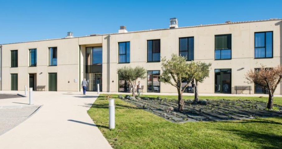 Les Restanques un Ehpad exploité par Clariane (Korian) à Saint-Mitre-les-Remparts 