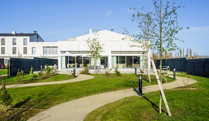 Villa Louise un Ehpad exploité par DomusVi à Vert-Saint-Denis