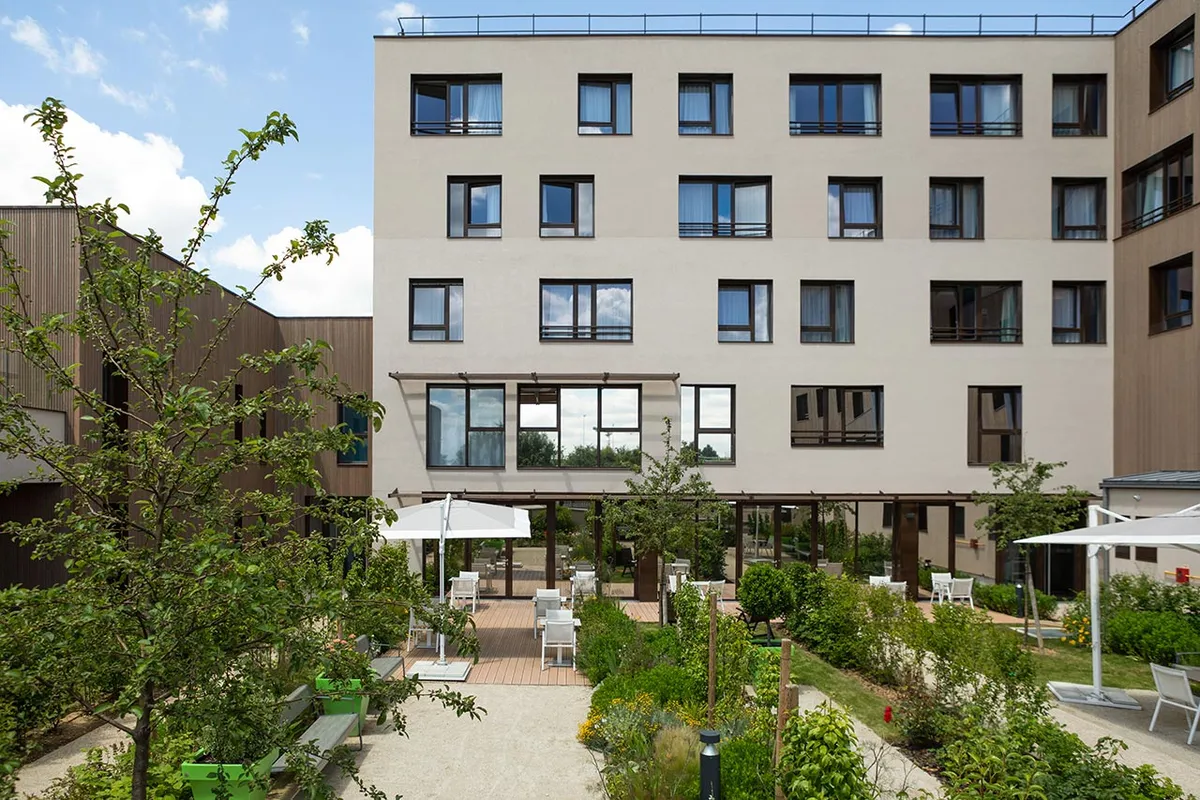 Résidence de Maintenon un Ehpad exploité par DomusVi à Noisy-le-Roi 