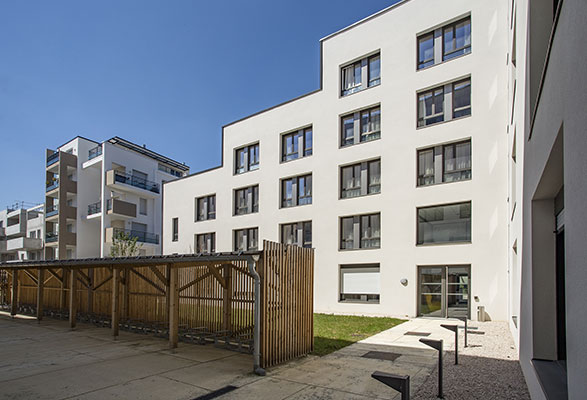 Drapeau une  exploitée par Les Belles Annees à Dijon 