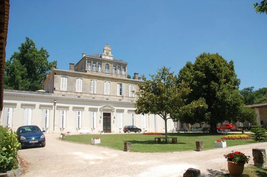 Château Vacquey un Ehpad à la revente exploité par DomusVi à Sallebœuf