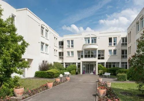 Grange des Prés Lamorlaye exploité par Clariane (Korian)