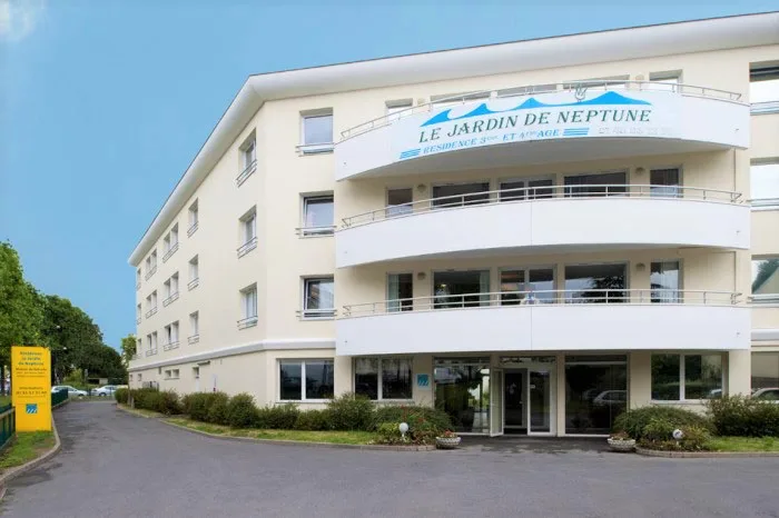 Jardin de Neptune un Ehpad à la revente exploité par Clariane (Korian) à Saint-Maur-des-Fossés