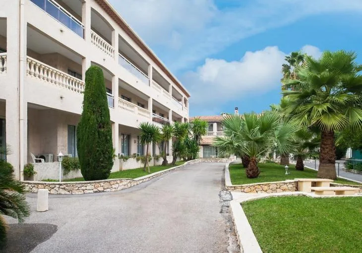 Le Grand Mas un Ehpad à la revente exploité par Clariane (Korian) à Saint-Laurent-du-Var