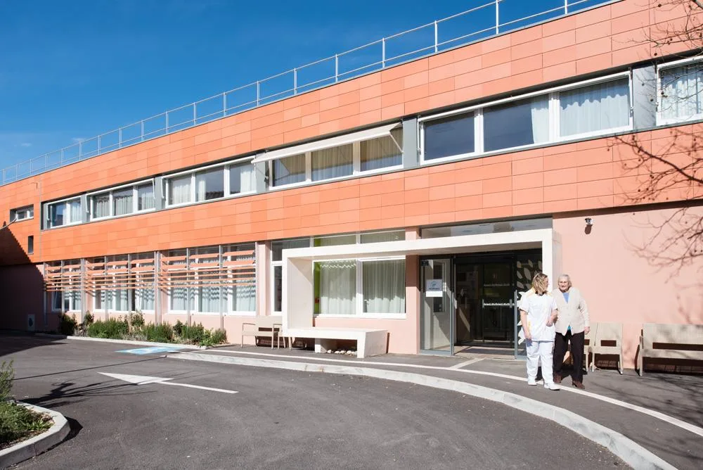 Les Luberons un Ehpad à la revente exploité par Clariane (Korian) à Le Puy-Sainte-Réparade