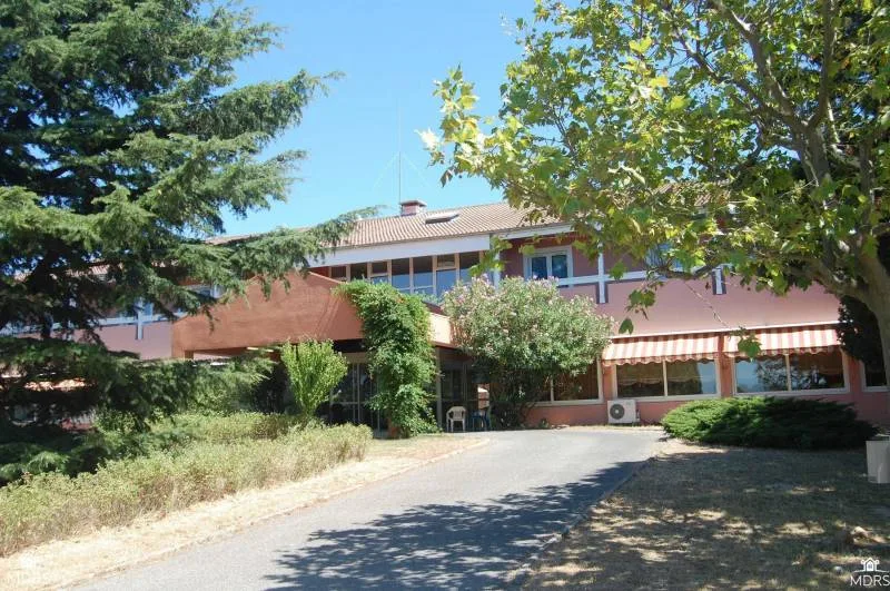 Les Châteaux de Provence un Ehpad à la revente exploité par SGMR Les Opalines à Le Thor