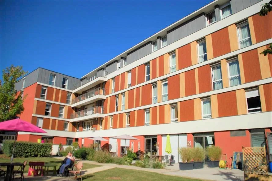 Résidence Longchamp un Ehpad exploité par DomusVi à Saint-Cloud 