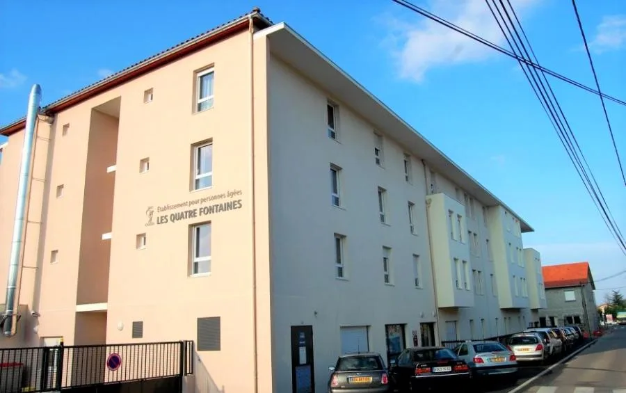 Résidence Les 4 Fontaines un Ehpad à la revente exploité par Omeris à Saint-Bonnet-de-Mure