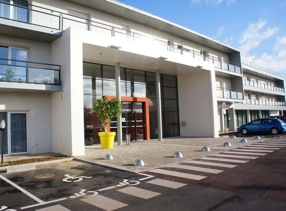 Les Templitudes La Roseraie un Ehpad à la revente exploité par DomusVi à Osny