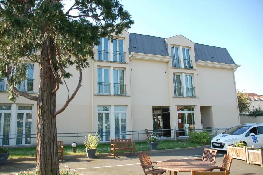 Villa des Aînés un Ehpad à la revente exploité par Emeis (Orpea) à Bonnières-sur-Seine