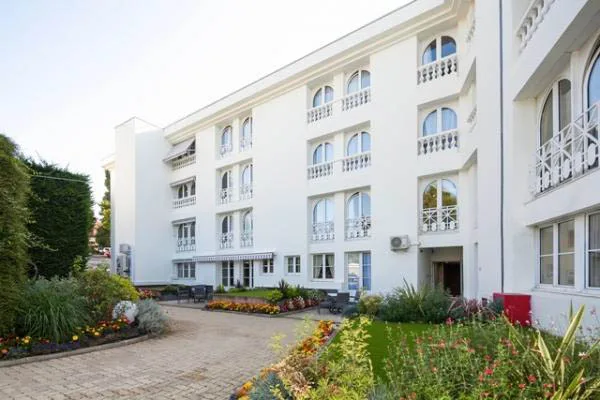 Villa d'Epidaure un Ehpad à la revente exploité par LNA Santé (Le Noble Age) à Garches