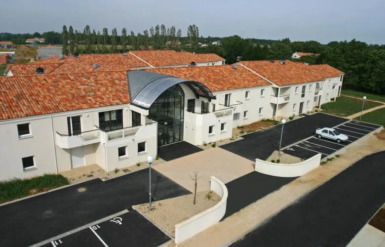Les Jardins de Louise un Ehpad exploité par Emeis à Châteaubernard