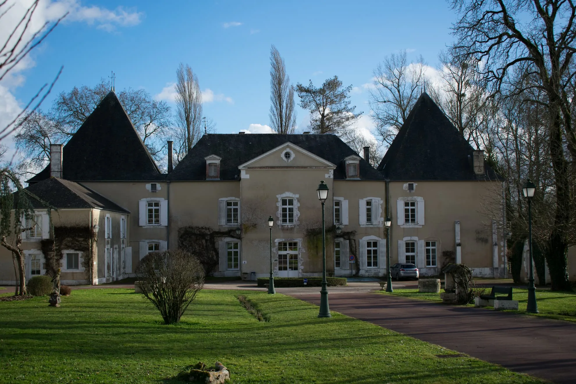 Château de Parsay un SMR (ex SSR) à la revente exploité par LNA Santé (Le Noble Age) à Brieuil-sur-Chizé
