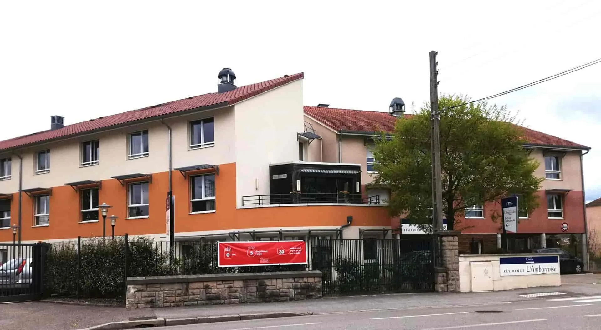 L'Ambarroise un Ehpad à la revente exploité par Emeis (Orpea) à Ambérieu-en-Bugey