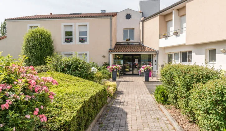 Résidence Le Jardin des Alisiers un Ehpad à la revente exploité par DomusVi à L'Isle Jourdain