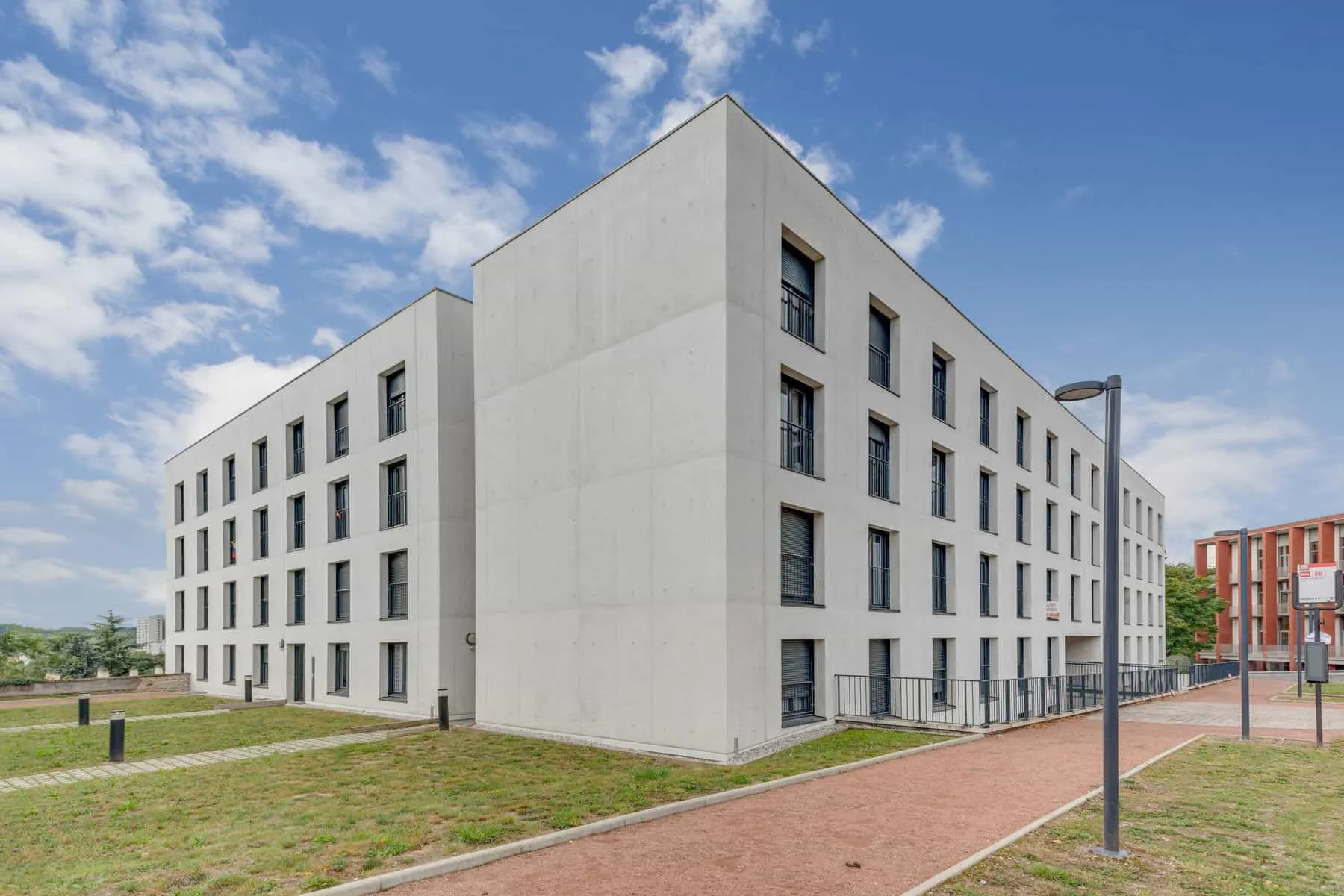 Courmont une résidence étudiante exploitée par Logifac (OHLE) à Pierre-Bénite , 