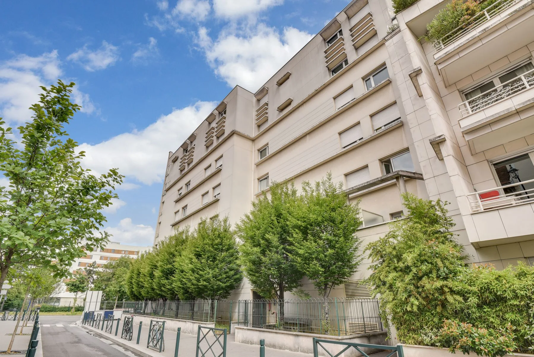 Saint-Mandéen une  exploitée par Logifac (OHLE) à Paris 