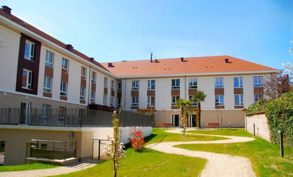 Chantereine un Ehpad à la revente exploité par Emeis (Orpea) à Coubron