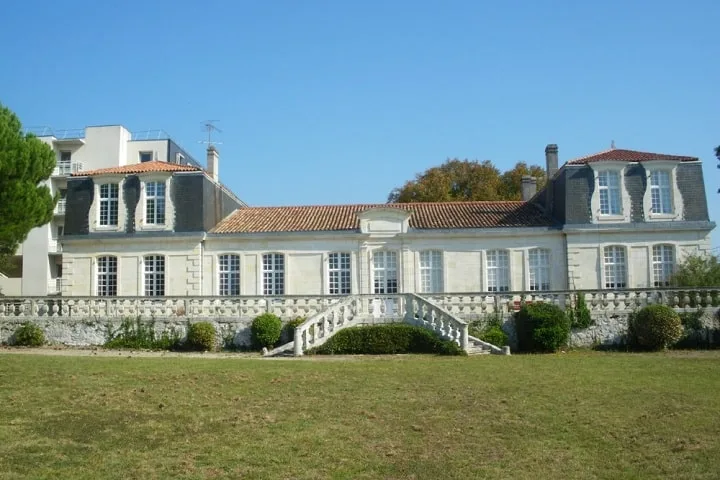 Château de Mons un Ehpad à la revente exploité par Emeis (Orpea) à Royan