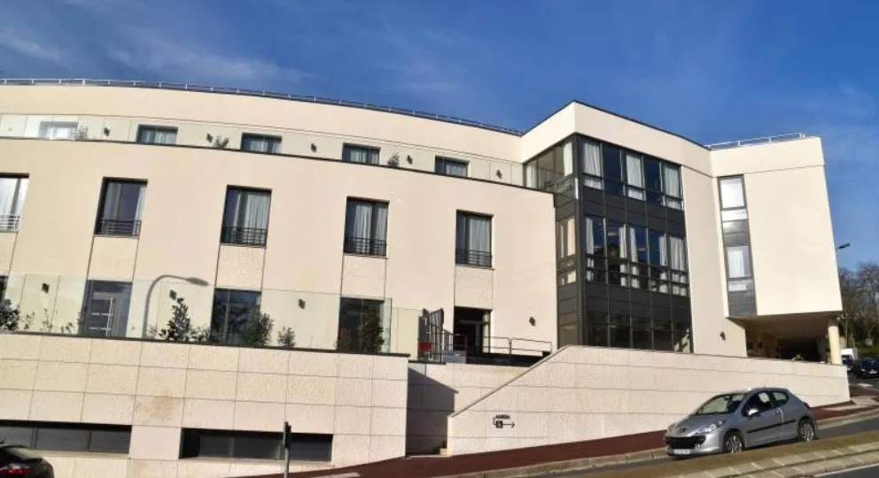 Les Vignes de Suresnes un Ehpad à la revente exploité par Emeis (Orpea) à Suresnes