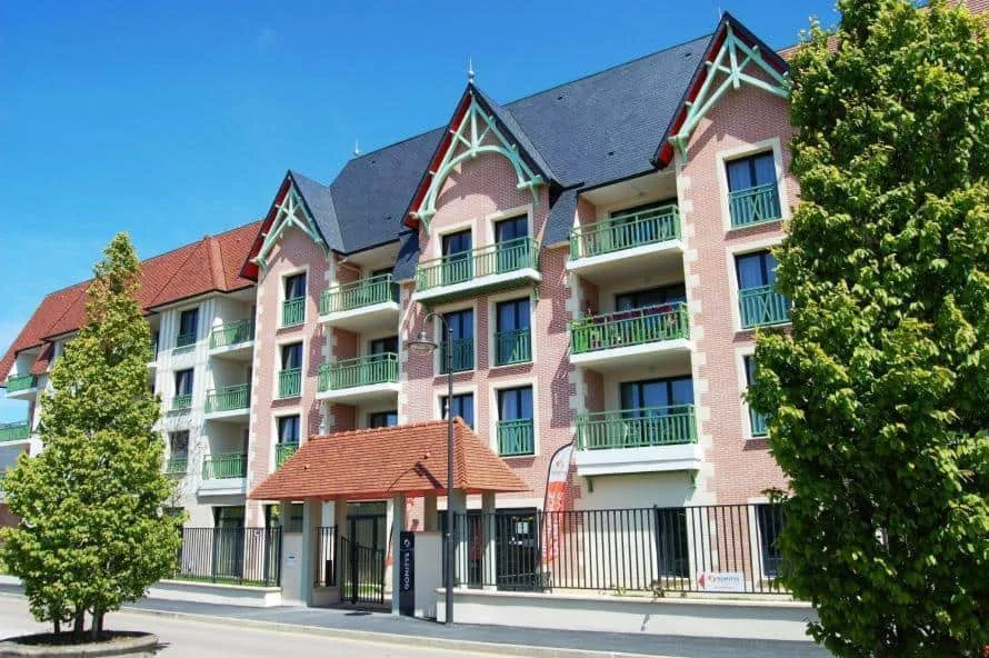 Les Safrans une résidence seniors à la revente exploitée par Domitys à Dives-sur-Mer