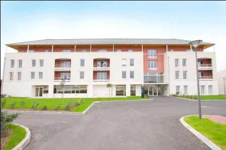 Le Village une résidence seniors à la revente exploitée par Domitys à Vierzon