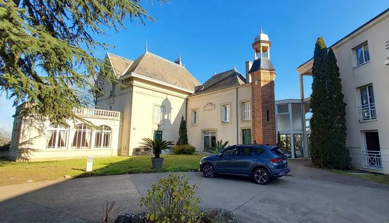 Château de l'Ermitage une résidence seniors à la revente exploitée par SérényS à Saint-Benoît