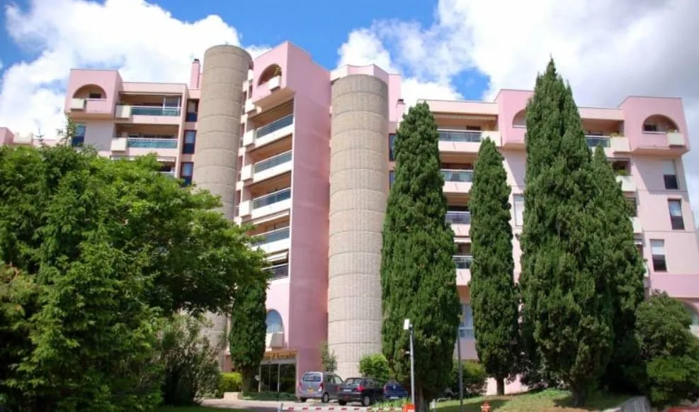 Les Jardins du Pré aux Clercs une résidence seniors à la revente exploitée par SérényS à Montpellier