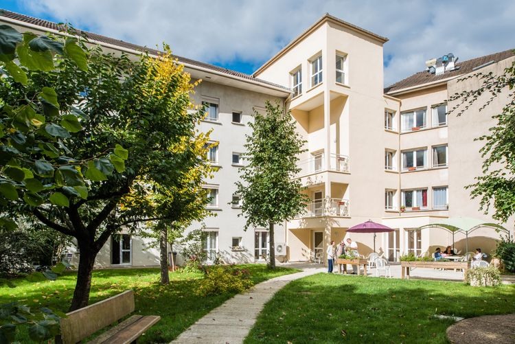 Le Val d'Essonne un Ehpad exploité par Clariane (Korian) à Maurepas 