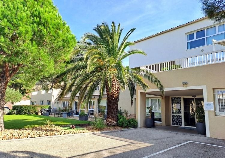 Les Pins Bleus un Ehpad exploité par Clariane (Korian) à Saint-Mandrier-sur-Mer 