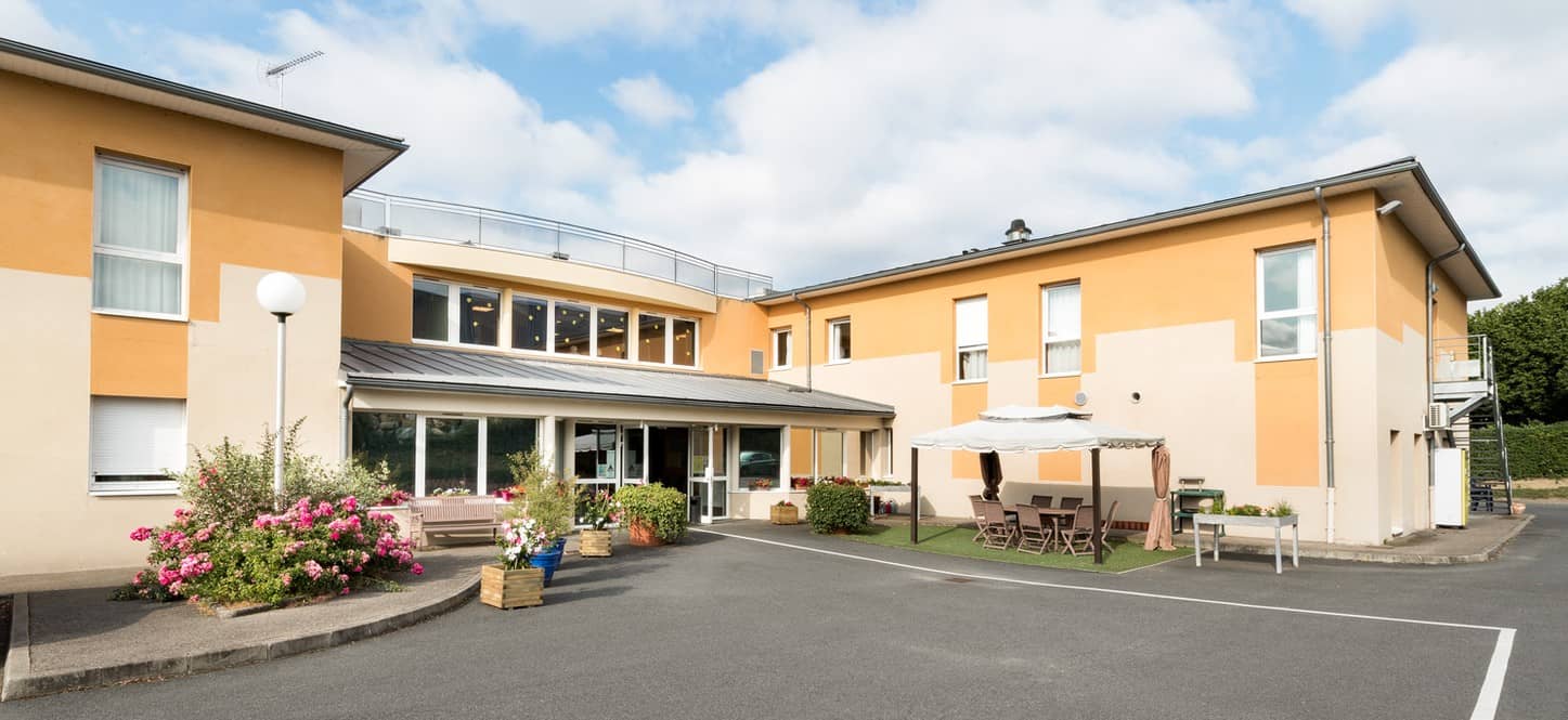 Les Charmes un Ehpad à la revente exploité par Colisee à Paray-le-Monial