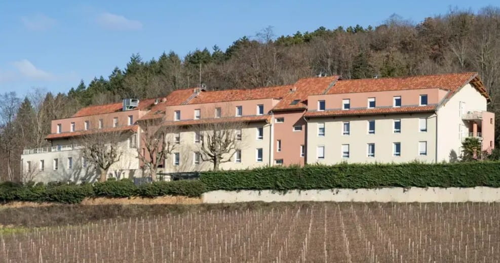 Les Collines Dorées un Ehpad à la revente exploité par Colisee à Charnay
