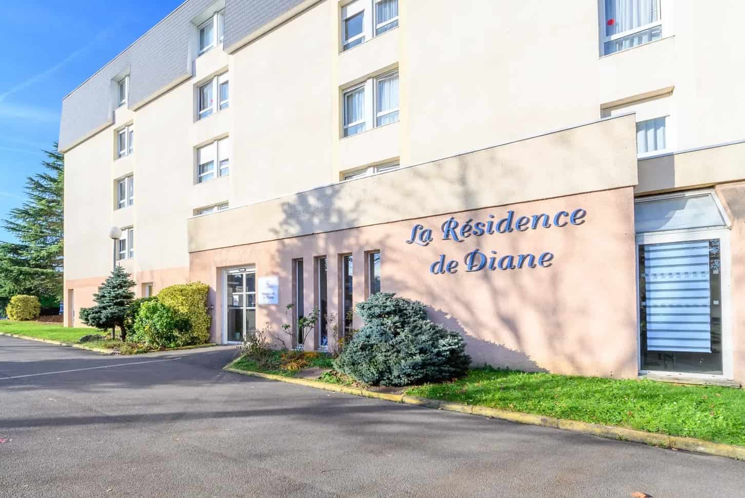 Diane un Ehpad à la revente exploité par Colisee à Claye-Souilly