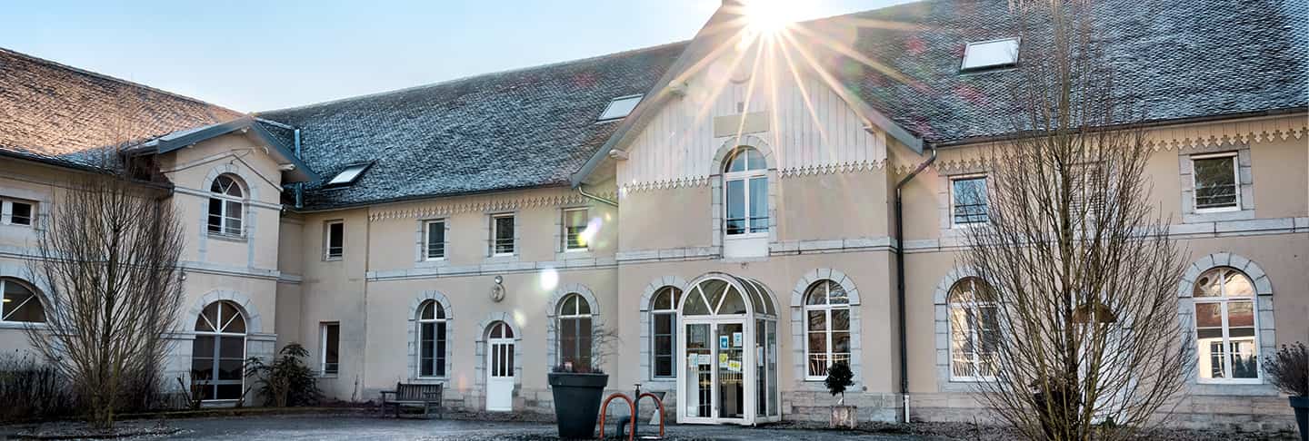 La Maison de Clairvans un Ehpad à la revente exploité par Colisee à Chamblay