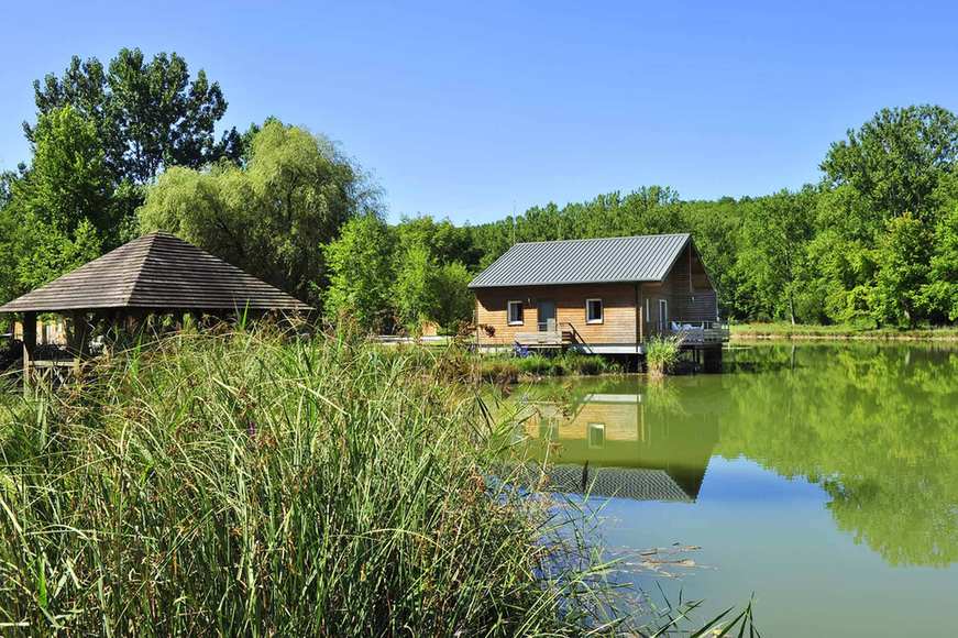 Les Cottages Du Lac une résidence Tourisme exploitée par Goélia à Saint-Amand-De-Coly