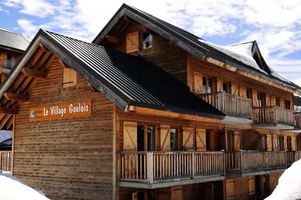 Le Village Gaulois une résidence Tourisme exploitée par Goélia à Saint-François-Longchamp