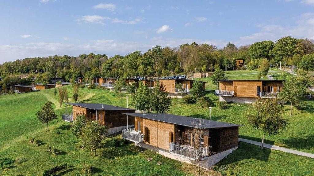 Les Cottages De Valjoly une Résidence Tourisme exploitée par Madame Vacances à Eppe-Sauvage 
