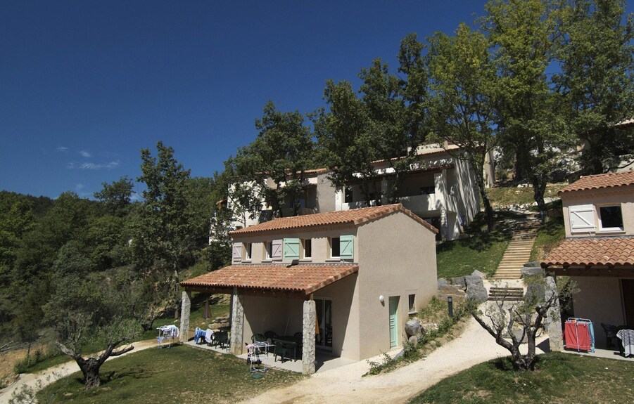 Le Domaine Des Hauts De Salavas une résidence Tourisme exploitée par Odalys (Magora) à Salavas