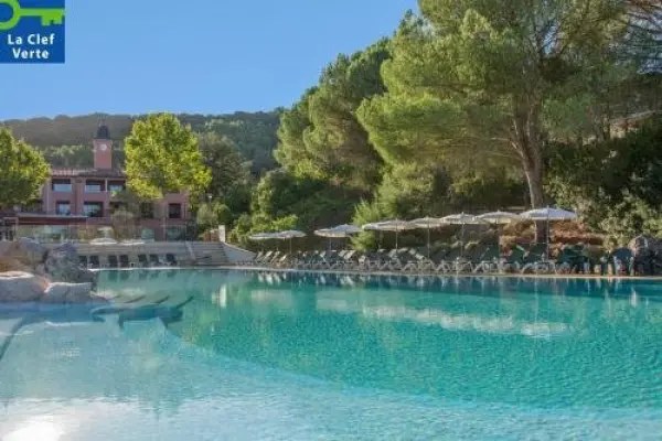 Village Le Rouret (Les Hibiscus) une Résidence Tourisme exploitée par Pierre & Vacances - Center Parcs à Grospierres 