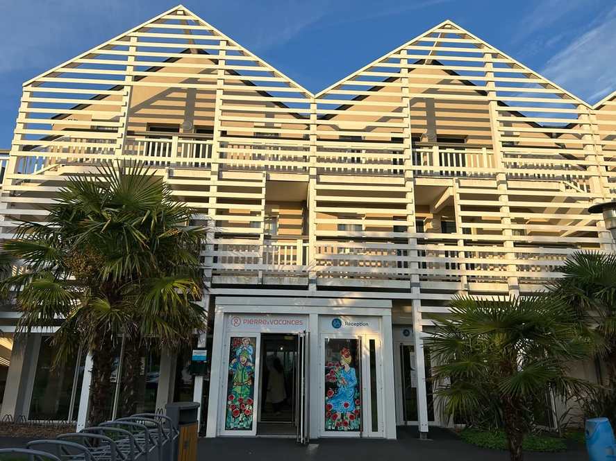 Le Chant des Oiseaux une résidence Tourisme exploitée par Pierre & Vacances - Center Parcs à Courseulles-sur-Mer